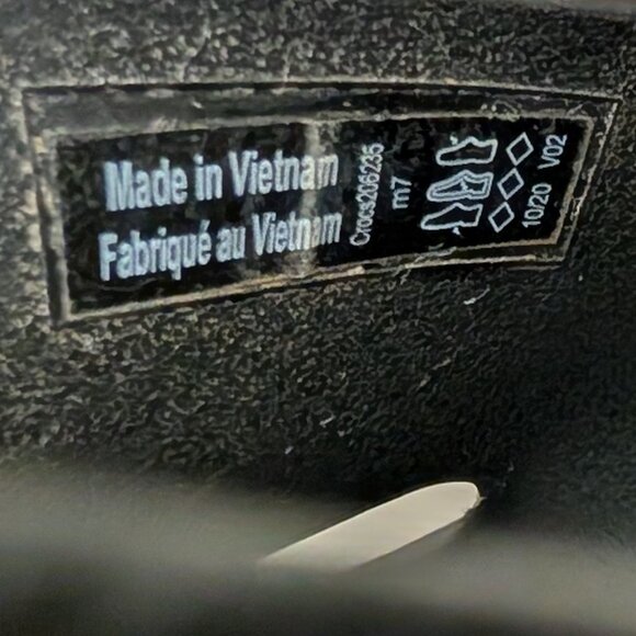 Crocs Men's Swiftwater Mossy Oak Elements Wave Flip Flops in Black Camo - Picture 2 of 16